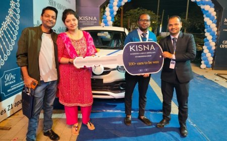 Shopping draw proves lucky, homemaker Ronak wins car on KISNA Jewellery lucky draw