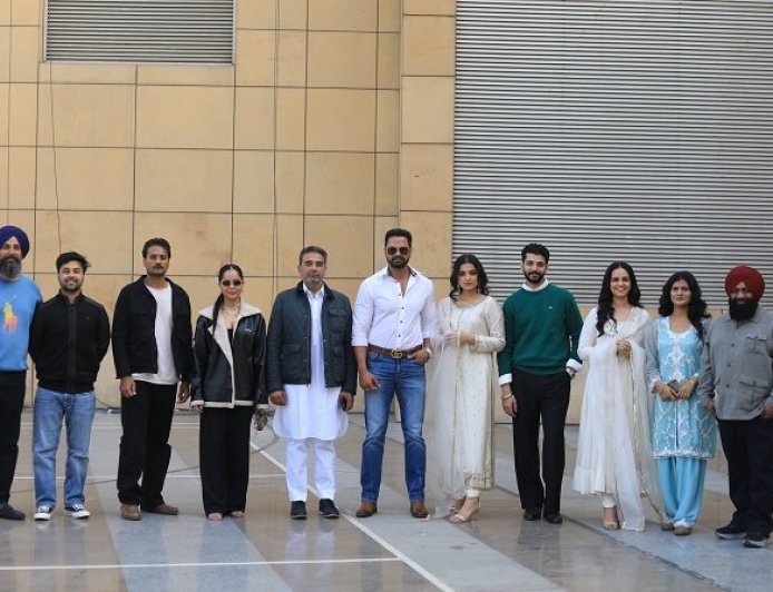 Cast Reveal Event of Punjabi Film Chakven 2% Aale Creates Strong Buzz in Mohali